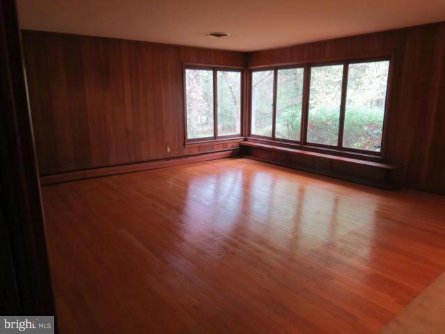 1362 Turkey Point Road North East, MD 21901 - Photo 11 of 30 Living Room