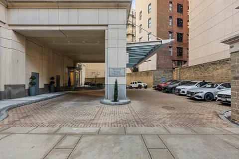 $3,350,000 | 1 Huntington Avenue, Unit 801, Boston, MA 02116