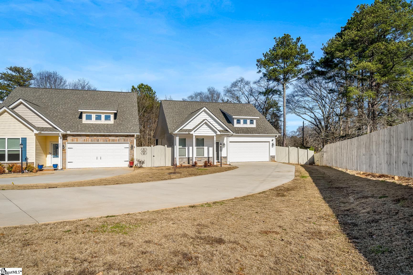 229 Magnolia Lane Pendleton, SC 29670 - Photo 2 of 31
