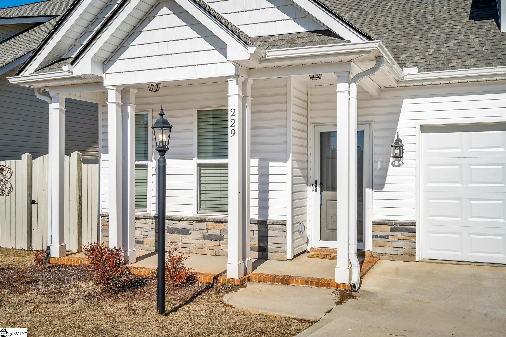 229 Magnolia Lane Pendleton, SC 29670 - Photo 4 of 31