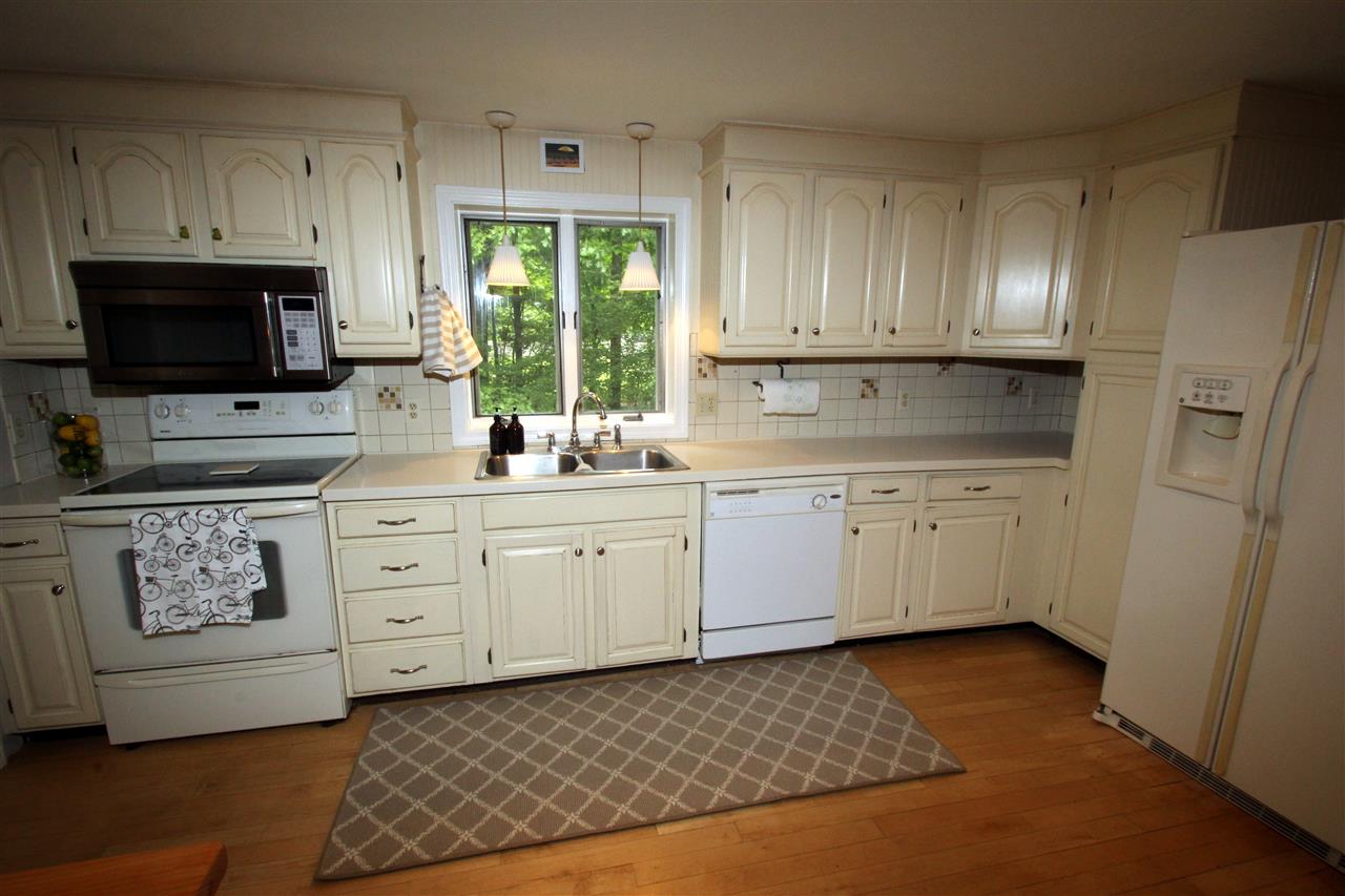 12 Meadowbrook Road Derry, NH 03038 - Photo 5 of 25
