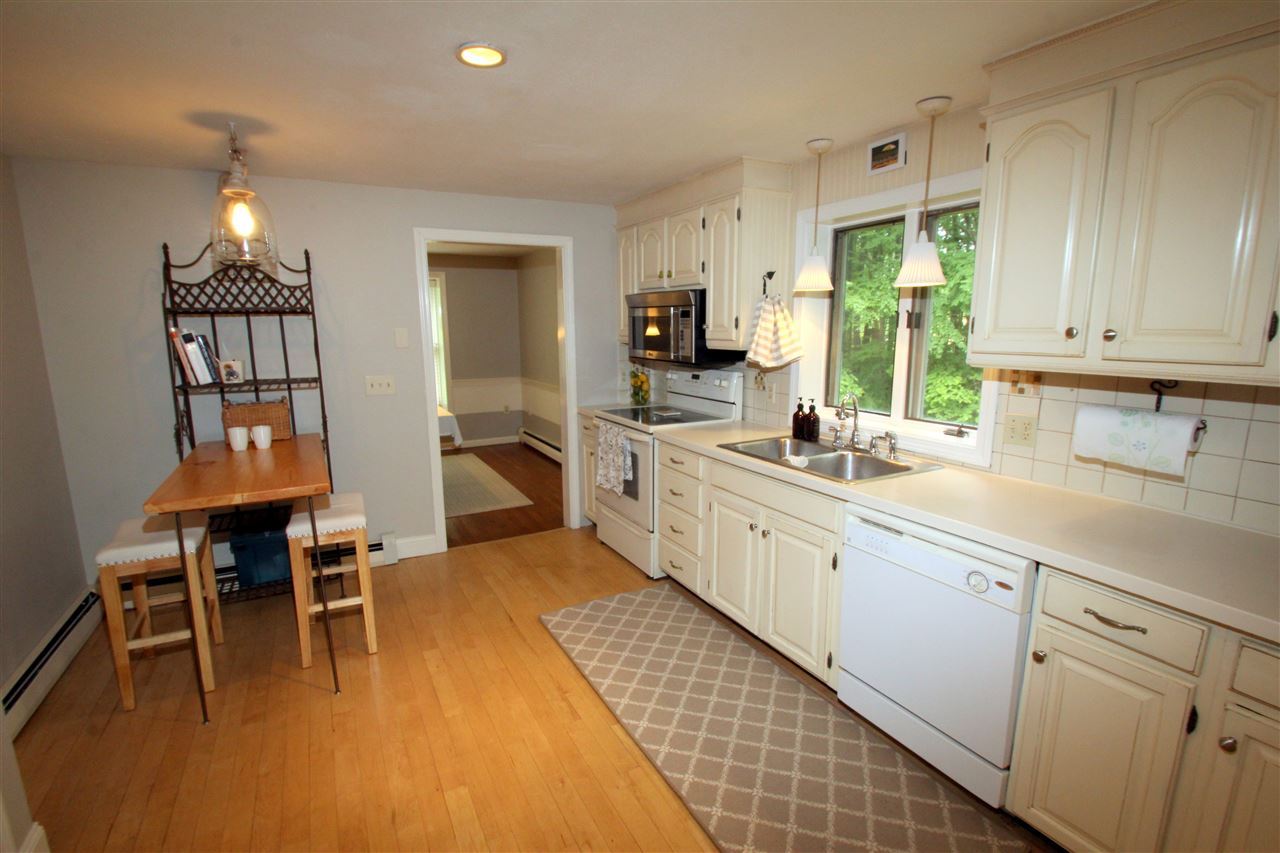 12 Meadowbrook Road Derry, NH 03038 - Photo 6 of 25