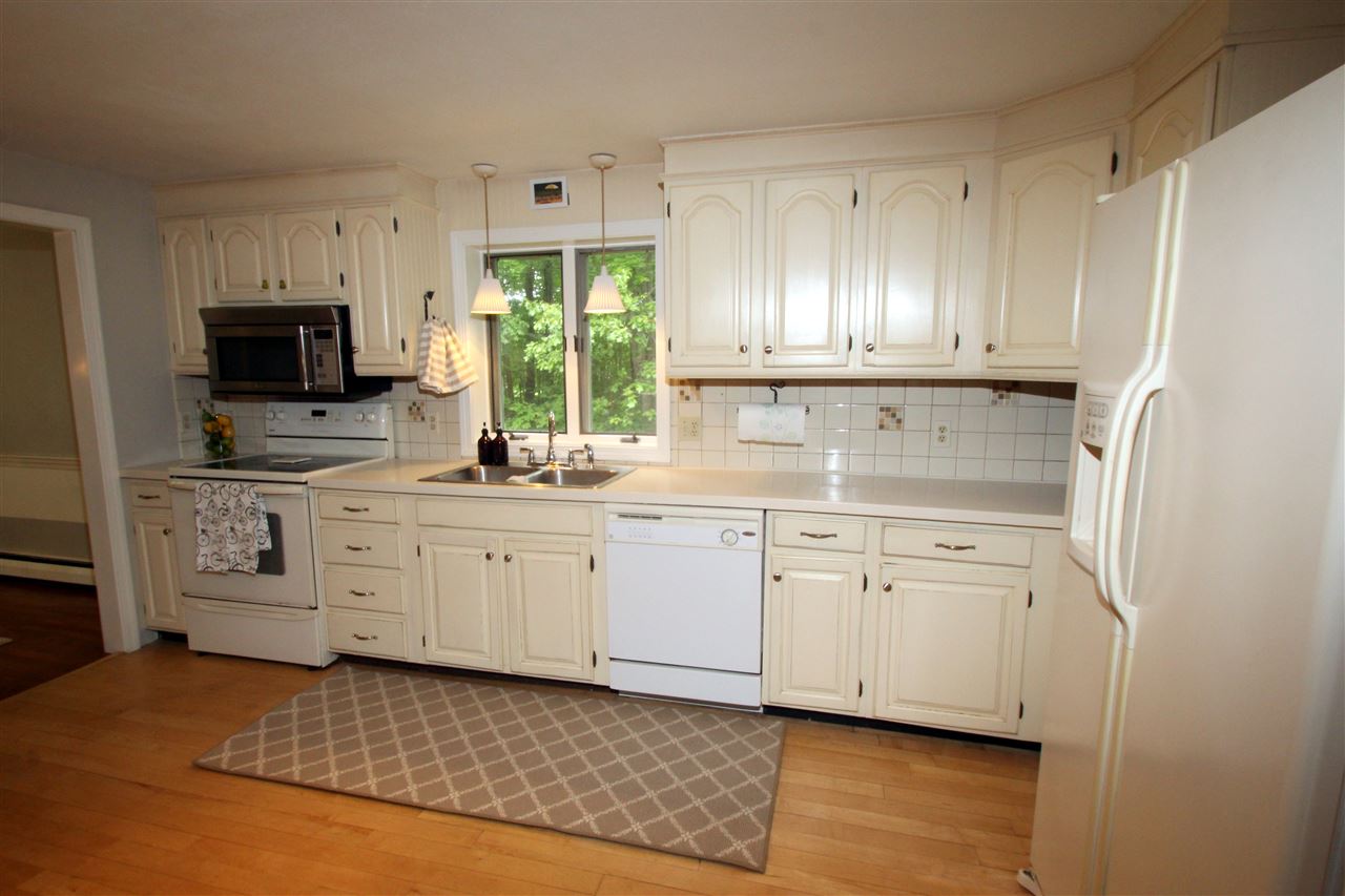 12 Meadowbrook Road Derry, NH 03038 - Photo 7 of 25