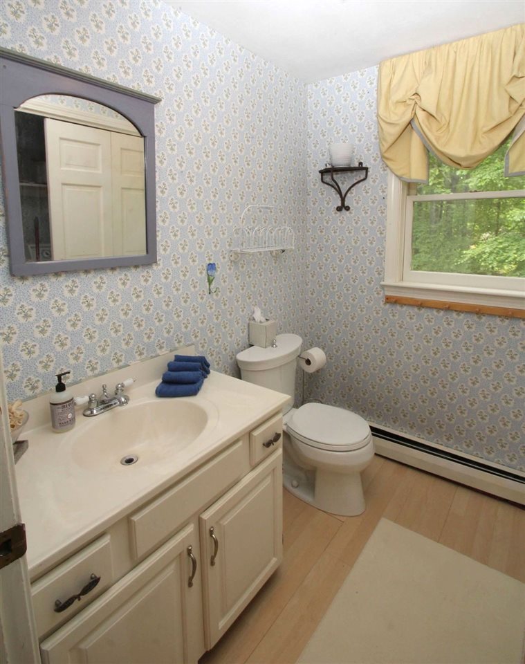 12 Meadowbrook Road Derry, NH 03038 - Photo 8 of 25