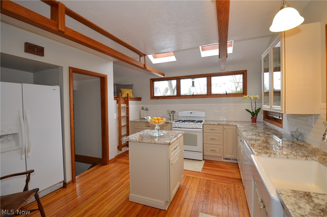 2963 Coleridge Road Cleveland, OH 44118 - Photo 15 of 21