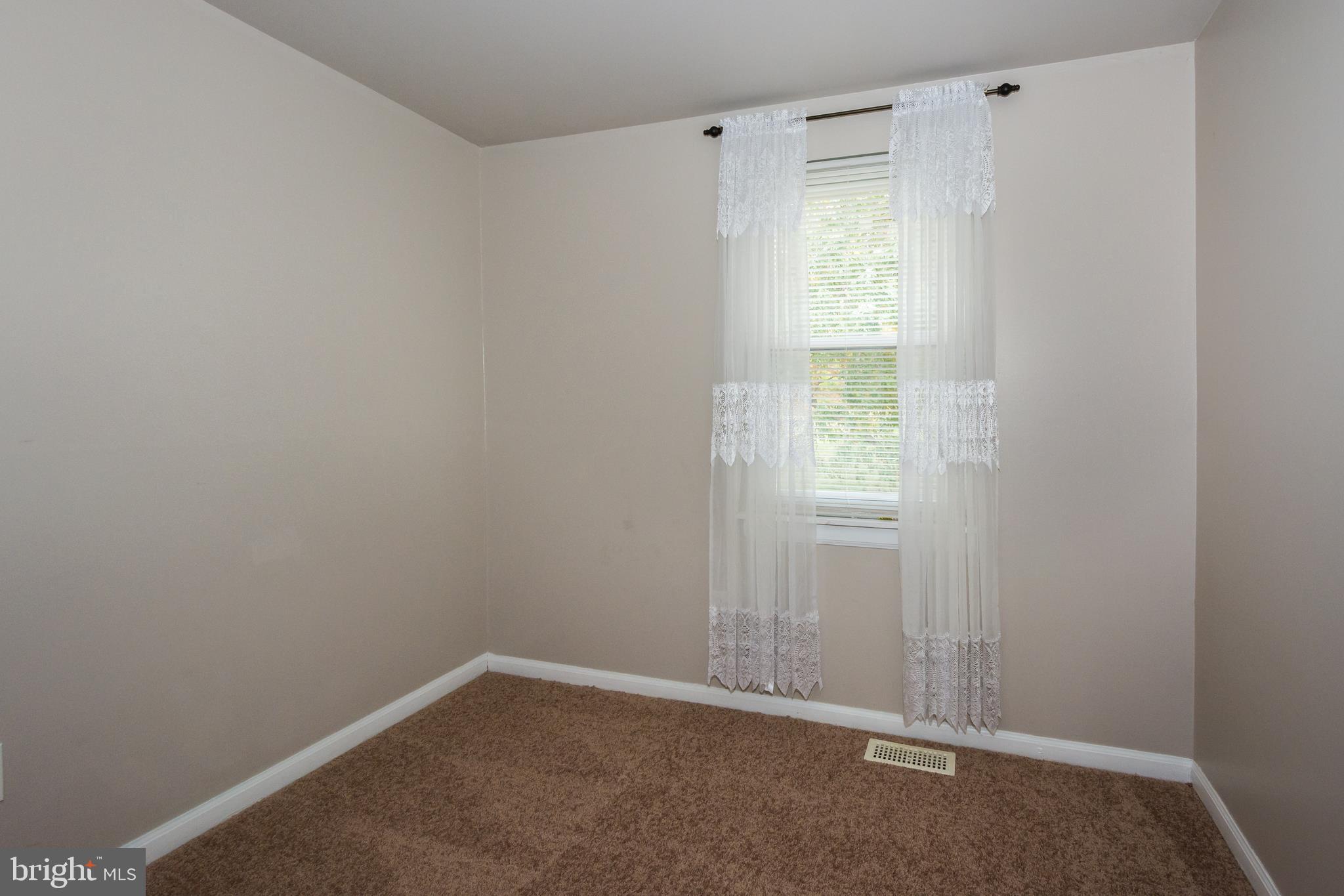 9272 Throgmorton Road Baltimore, MD 21234 - Photo 11 of 35