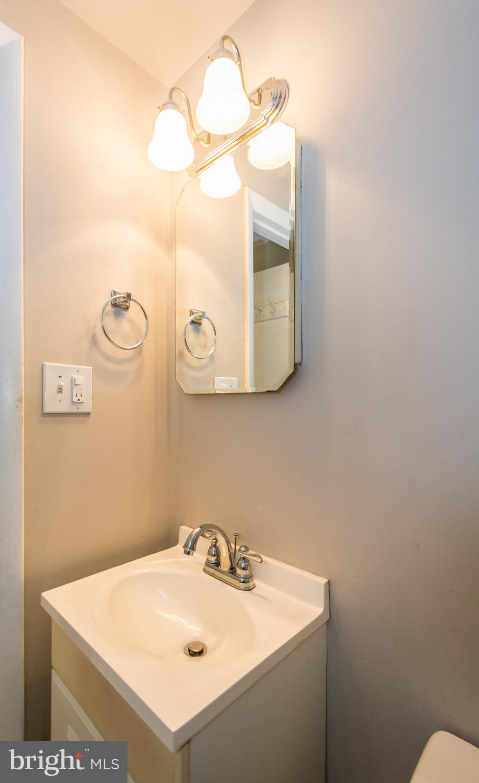 9272 Throgmorton Road Baltimore, MD 21234 - Photo 17 of 35