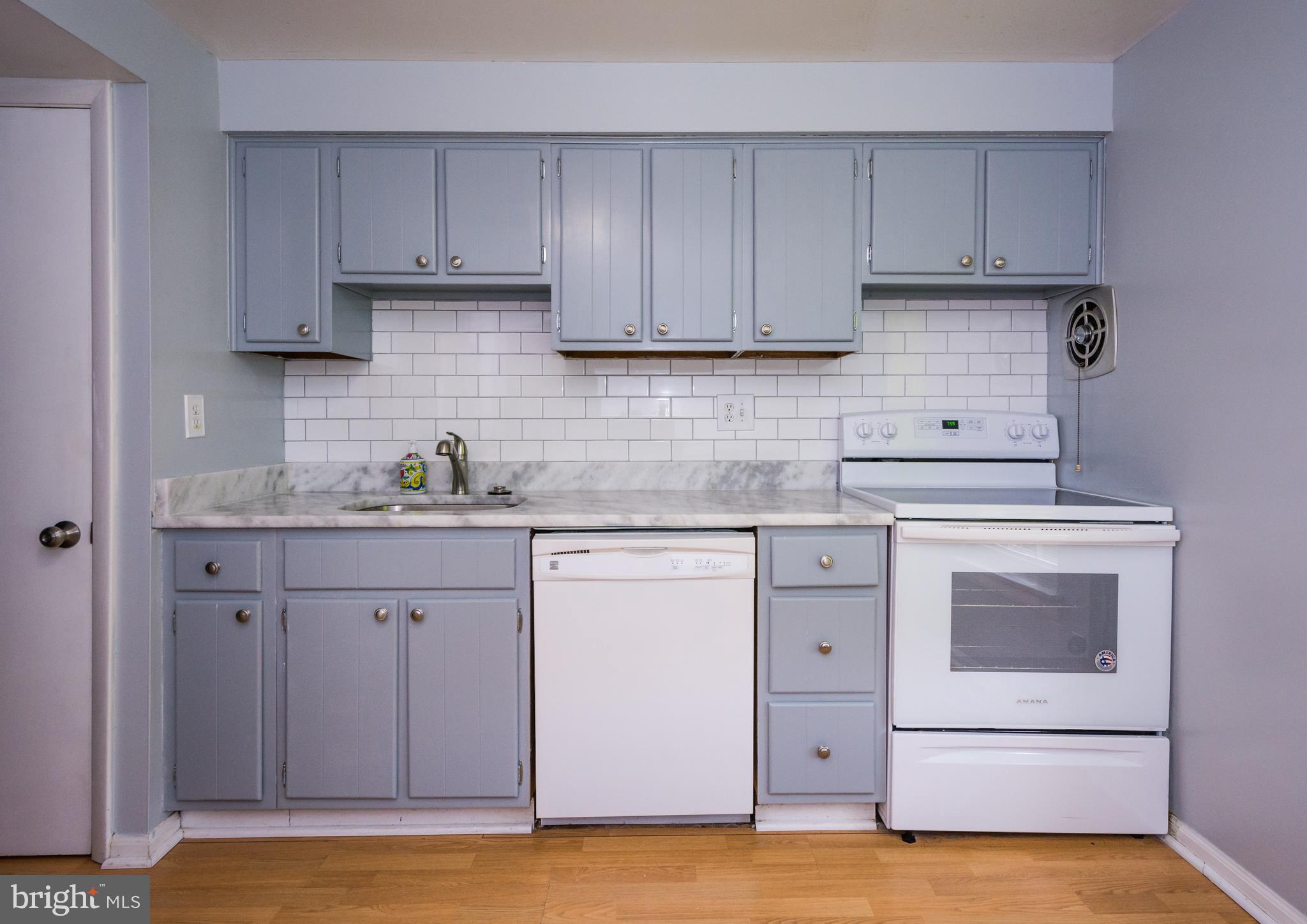 9272 Throgmorton Road Baltimore, MD 21234 - Photo 4 of 35
