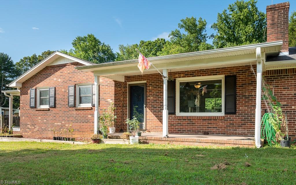 1751 Old Winston Road Pinnacle, NC 27043 - Photo 4 of 31