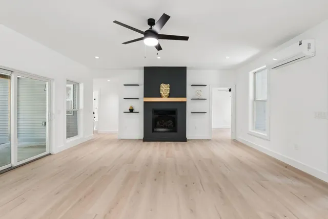 $999,999 | 492 Point Dr Mount, Mount Vernon, ME 04352