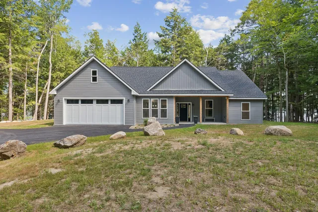 $999,999 | 492 Point Dr Mount, Mount Vernon, ME 04352