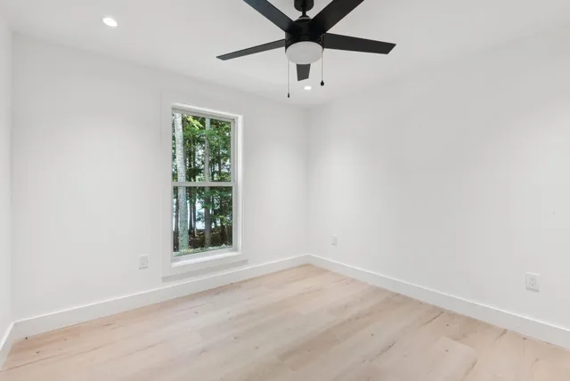 $999,999 | 492 Point Dr Mount, Mount Vernon, ME 04352