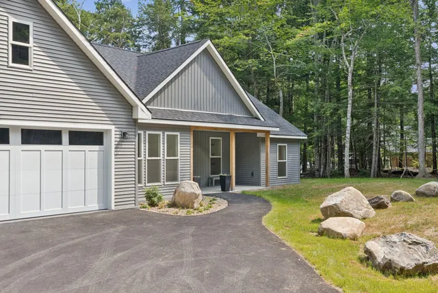 $999,999 | 492 Point Dr Mount, Mount Vernon, ME 04352