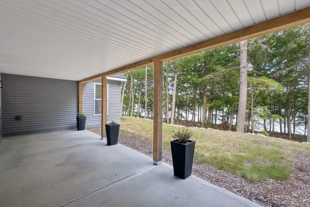 $999,999 | 492 Point Dr Mount, Mount Vernon, ME 04352