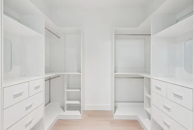 $999,999 | 492 Point Dr Mount, Mount Vernon, ME 04352