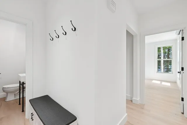 $999,999 | 492 Point Dr Mount, Mount Vernon, ME 04352