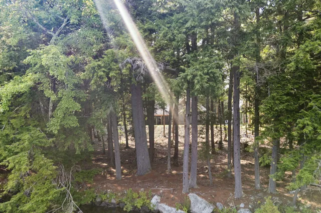 $999,999 | 492 Point Dr Mount, Mount Vernon, ME 04352