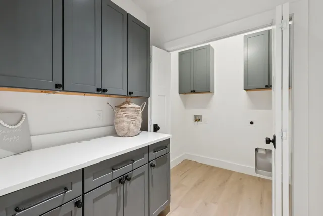 $999,999 | 492 Point Dr Mount, Mount Vernon, ME 04352