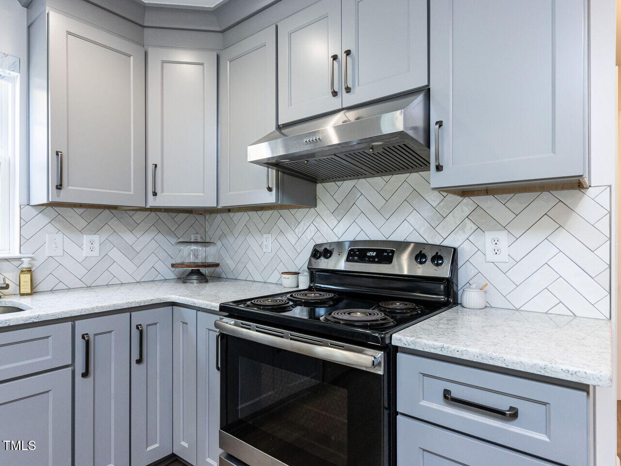 9113 Erinsbrook Drive Raleigh, NC 27617 - Photo 14 of 31 017-1280x960-kitchen