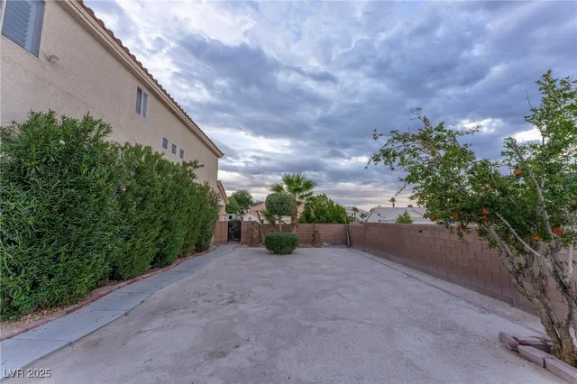 $840,000 | 6632 Isolated Avenue, Las Vegas, NV 89110