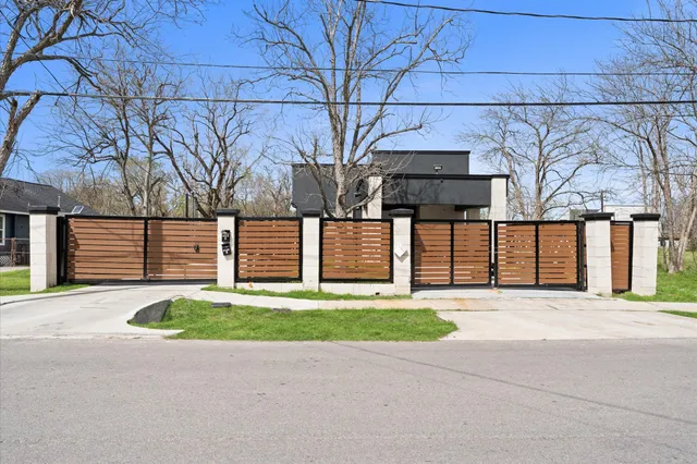 $580,000 | 4929 Wilmington Street, Houston, TX 77033