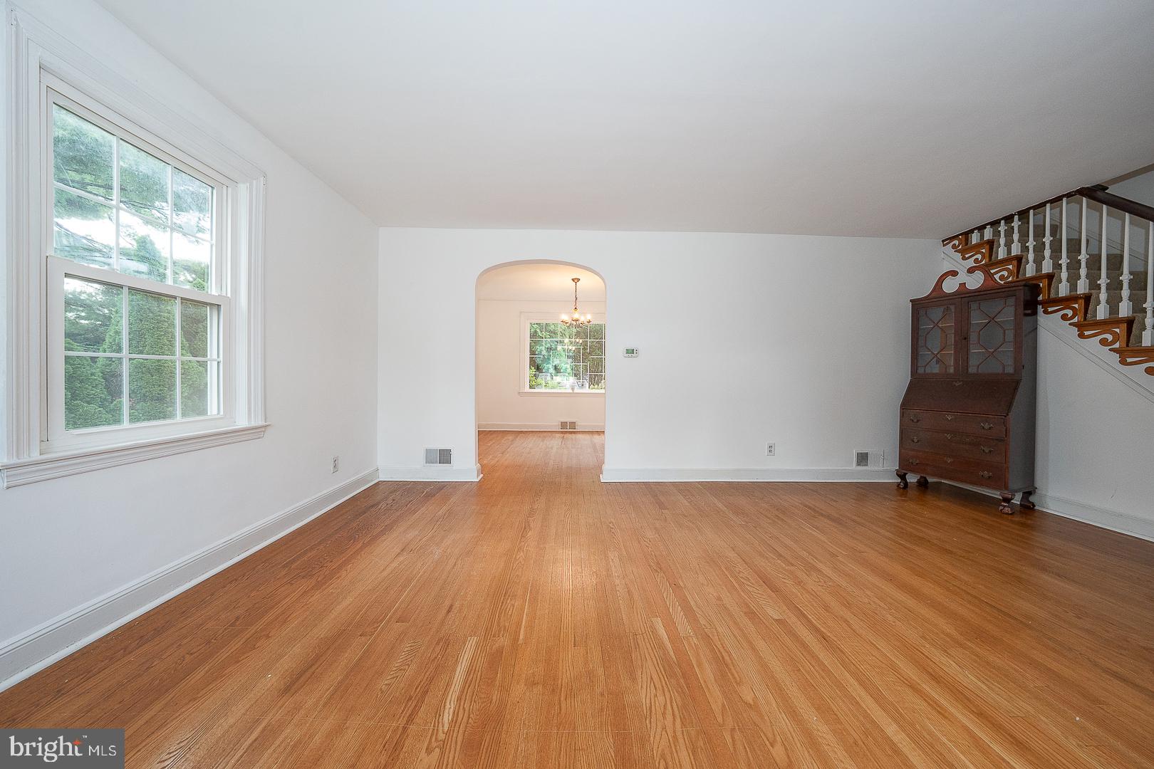 11 Curtis Road Springfield, PA 19064 - Photo 9 of 61 Living Room