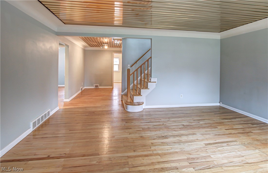 4230 Stonehaven Road Cleveland, OH 44121 - Photo 4 of 35