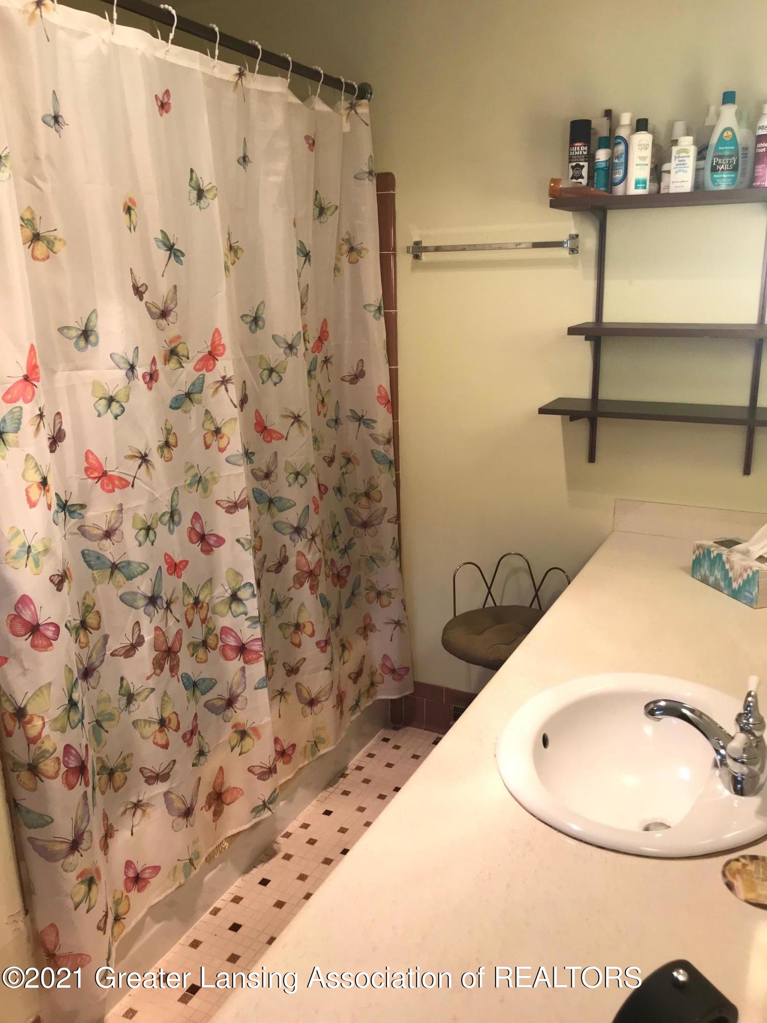 625 Snyder Road East Lansing, MI 48823 - Photo 25 of 30 Primary Bath.