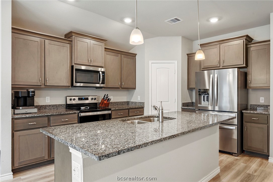 2042 Rock Rdg Avenue Bryan, TX 77807 - Photo 6 of 25