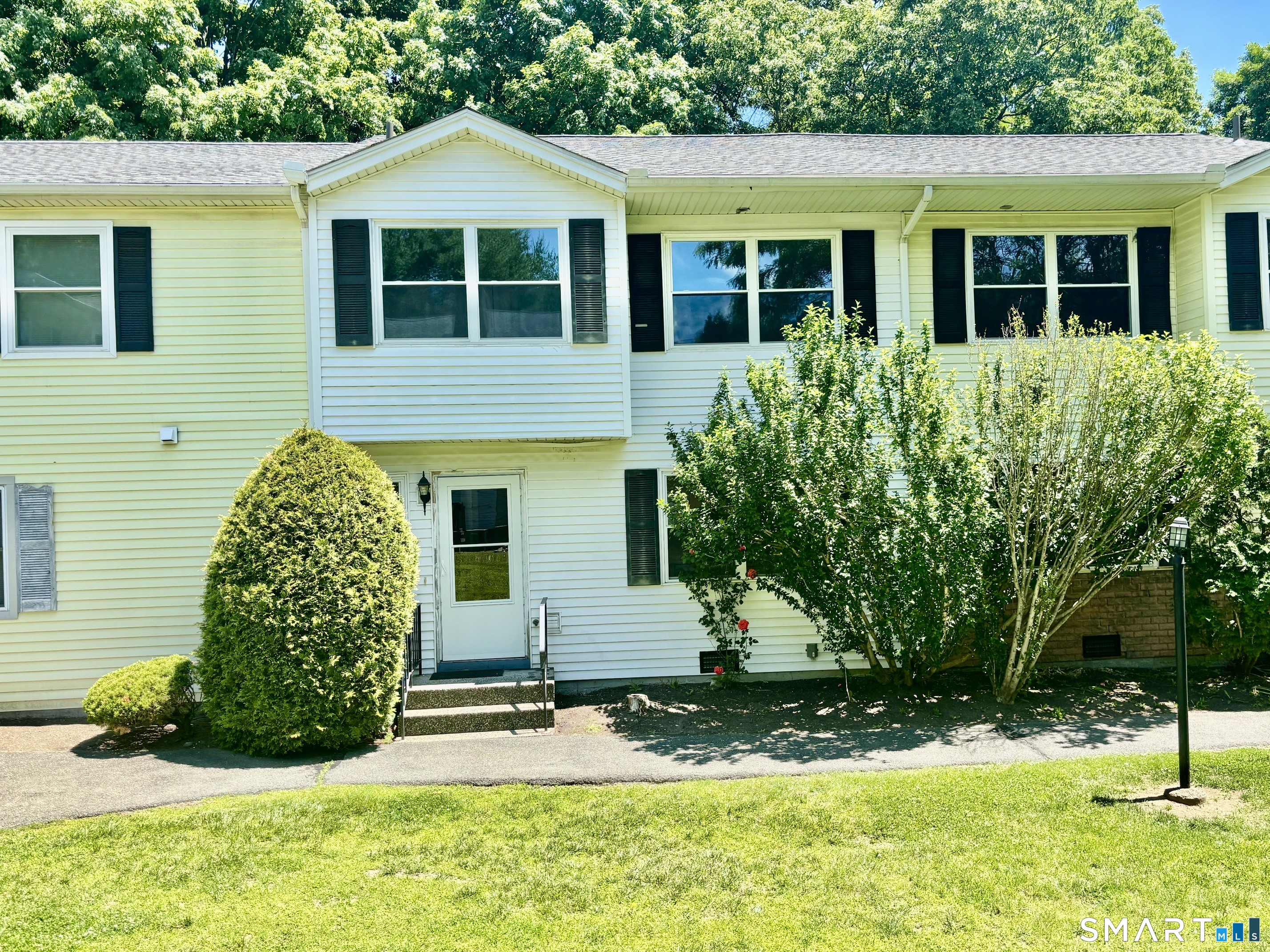 25 Padanaram Road, Unit 77 Danbury, CT 06811 - Photo 2 of 26