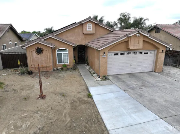 a view of a house with a outdoor space