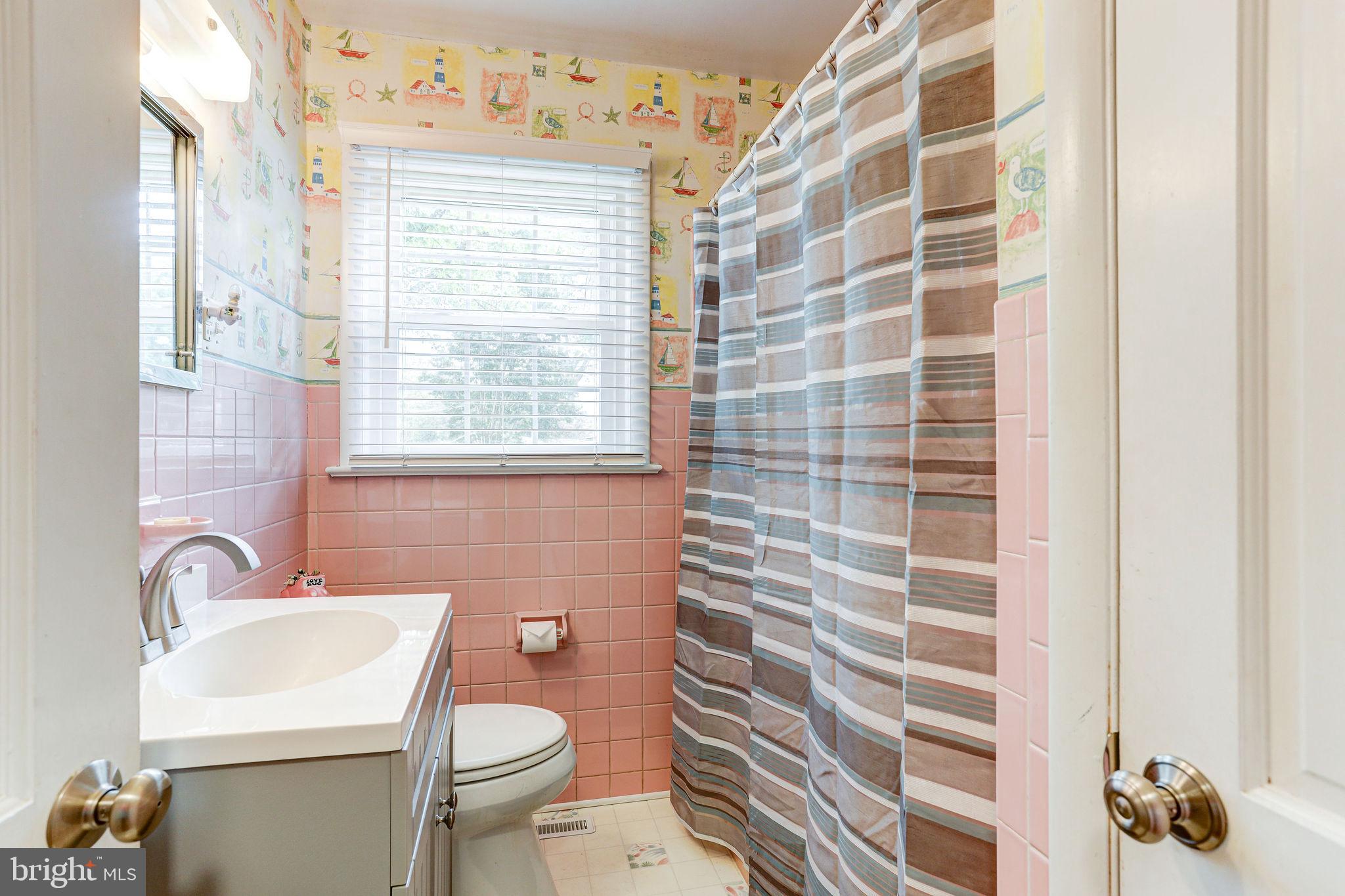 313 Cleveland Road St. Michaels, MD 21663 - Photo 22 of 43 2nd bath shared by bedroom 2 and 3