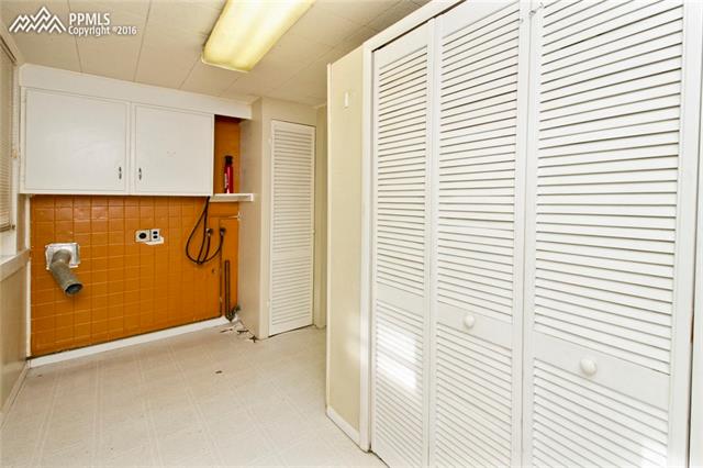 1132 Alexander Road Colorado Springs, CO 80909 - Photo 24 of 25 Mudroom/Laundry