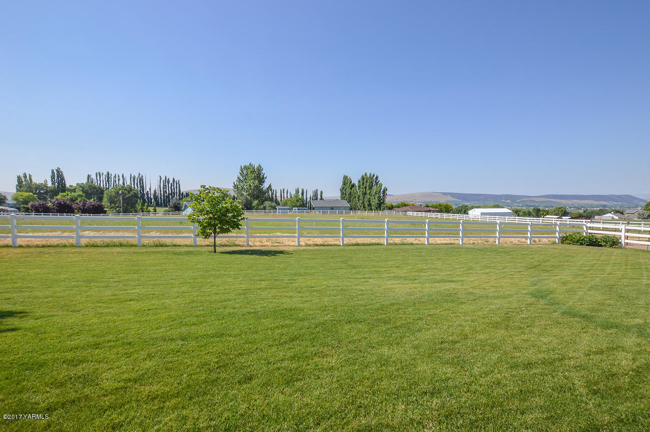 10820 Mieras Road Yakima, WA 98901 - Photo 11 of 21 a view of a lake view