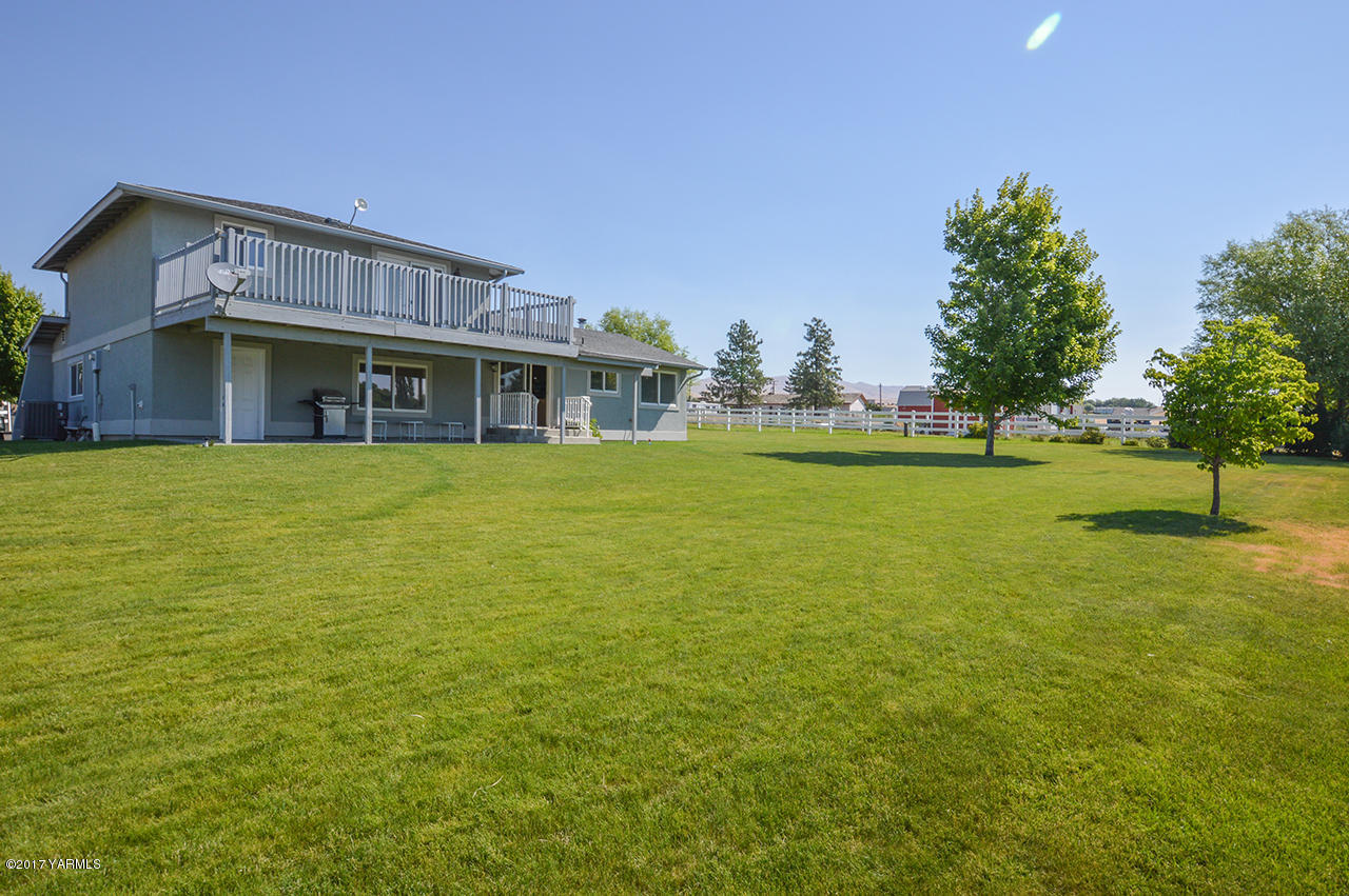 10820 Mieras Road Yakima, WA 98901 - Photo 15 of 21 a view of a building with a big yard and large trees
