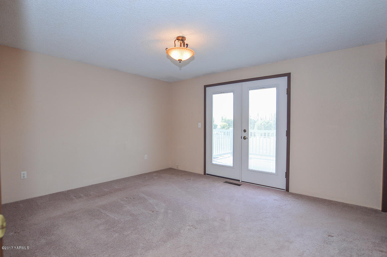 10820 Mieras Road Yakima, WA 98901 - Photo 5 of 21 a view of an empty room with a window