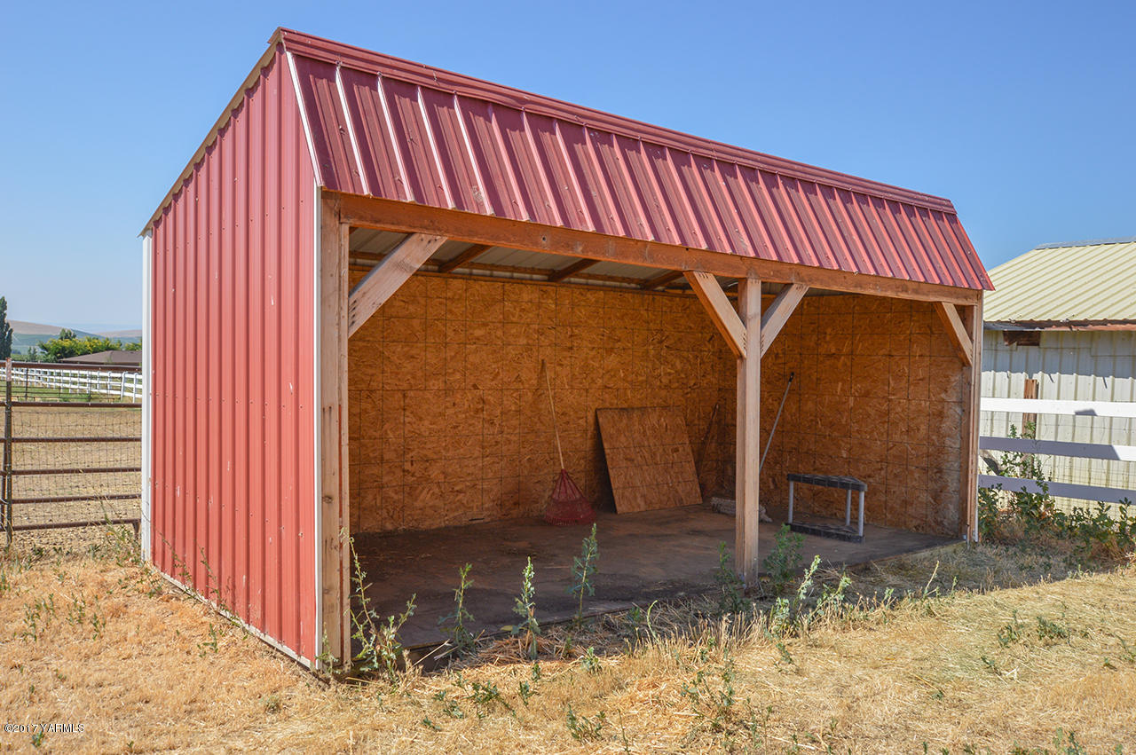 10820 Mieras Road Yakima, WA 98901 - Photo 9 of 21 a view of entryway