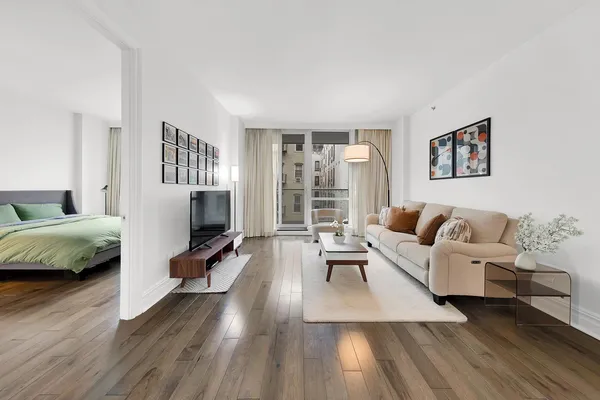 $865,000 | 11-35 45th Avenue, Unit 3F | Long Island City