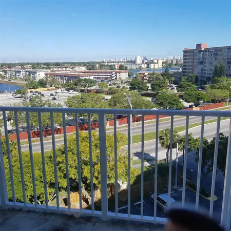 $1,750 | 1300 Northeast Miami Gardens Drive, Unit 810E, Miami, FL 33179