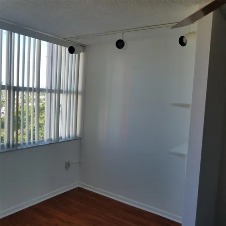 $1,750 | 1300 Northeast Miami Gardens Drive, Unit 810E, Miami, FL 33179