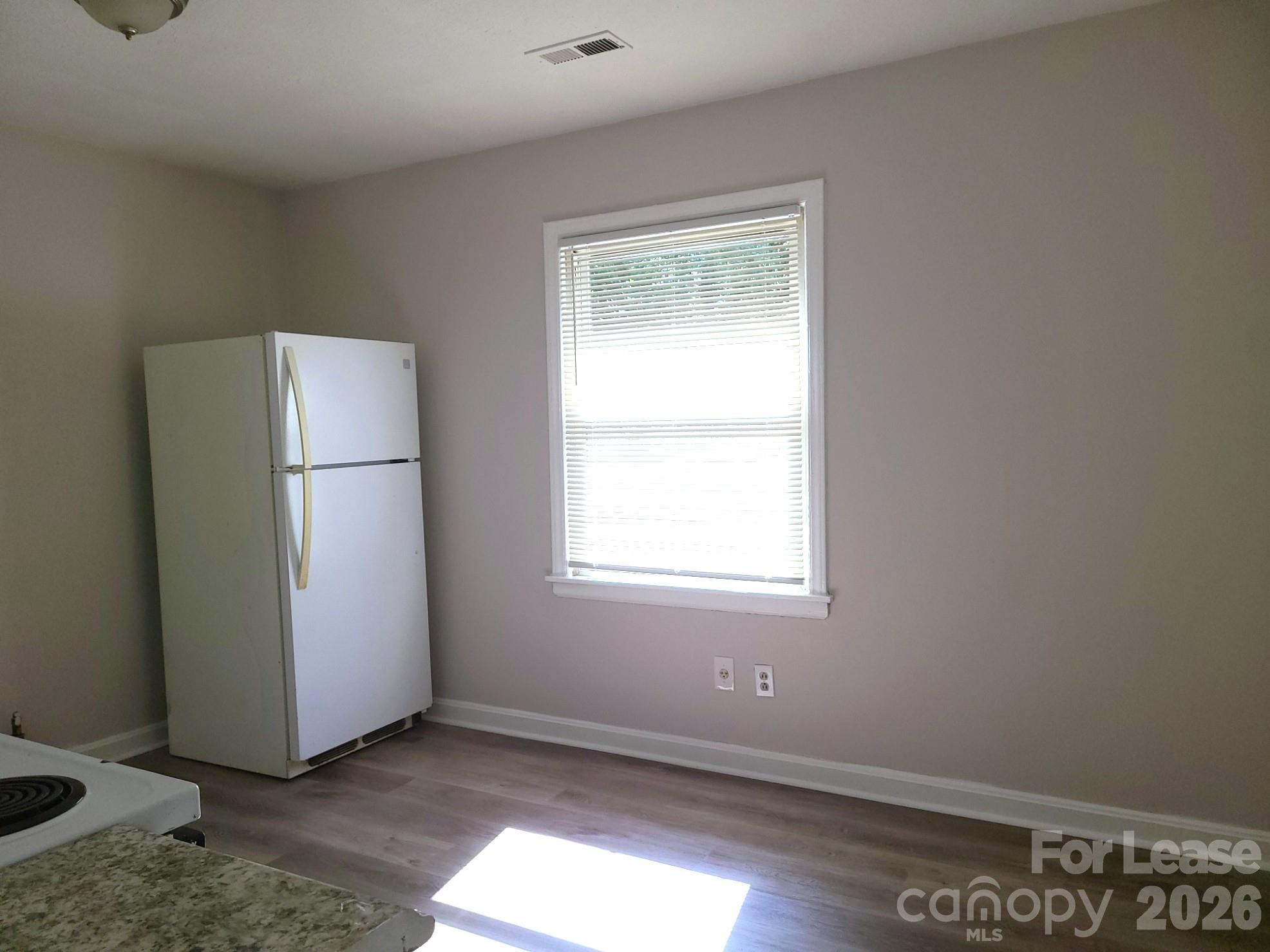 956 South Hoskins Road Charlotte, NC 28208 - Photo 3 of 10