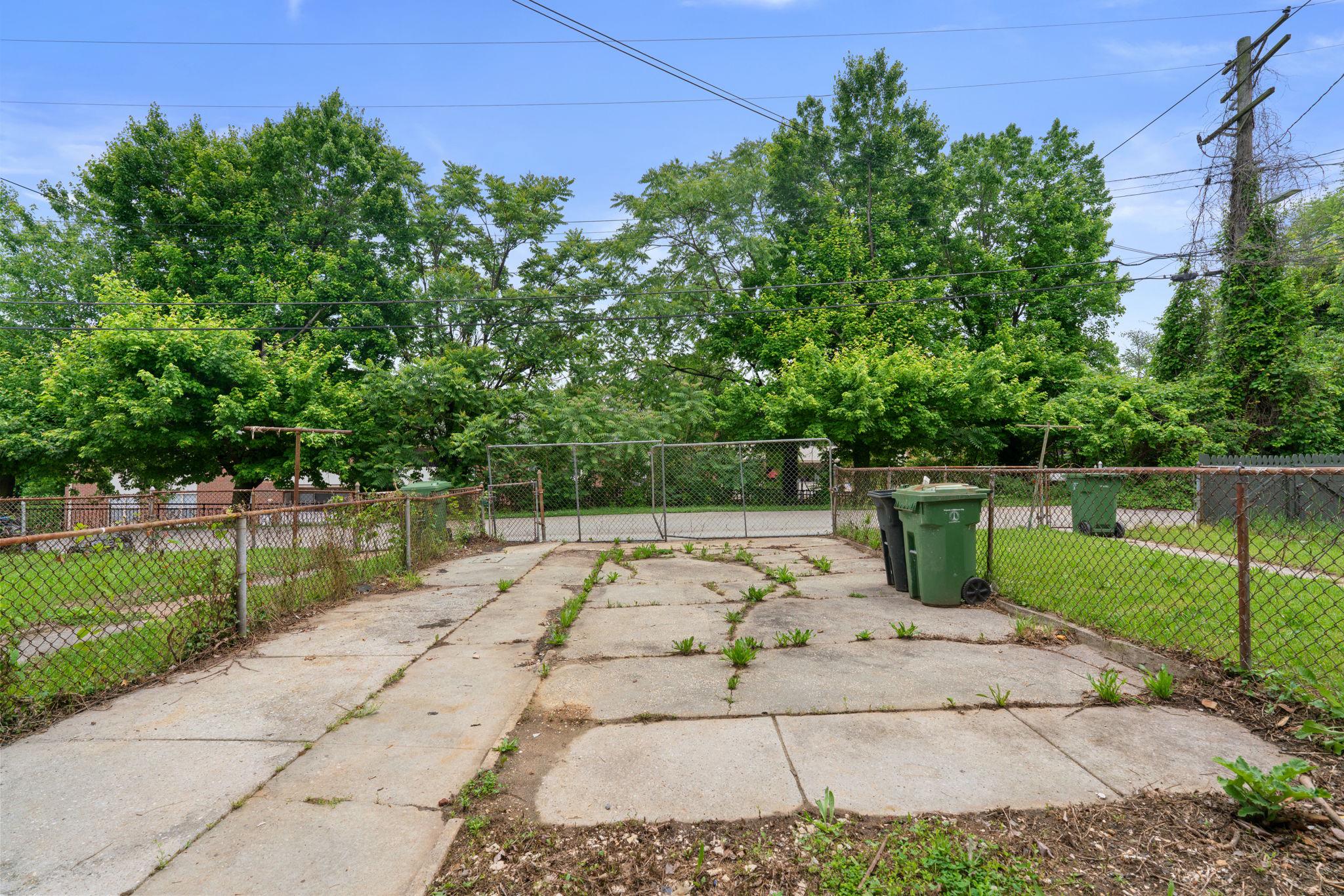 4111 Roland View Avenue Baltimore, MD 21215 - Photo 18 of 19 Spacious off street parking or entertaining