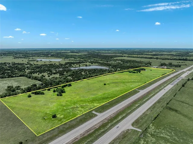 a view of a tennis court