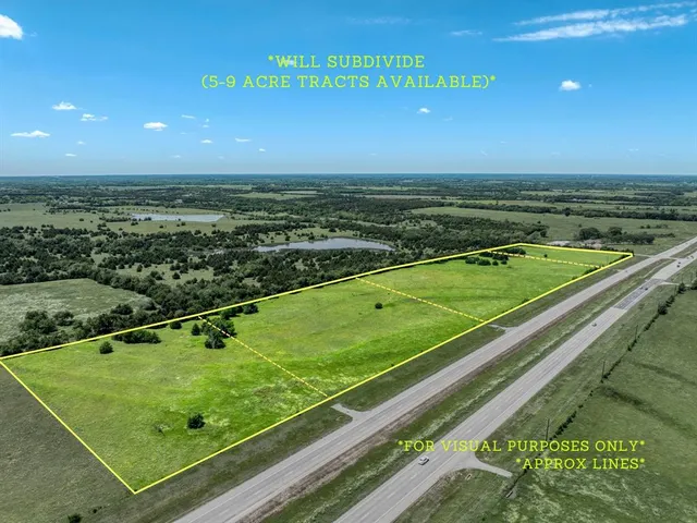 a view of a tennis court
