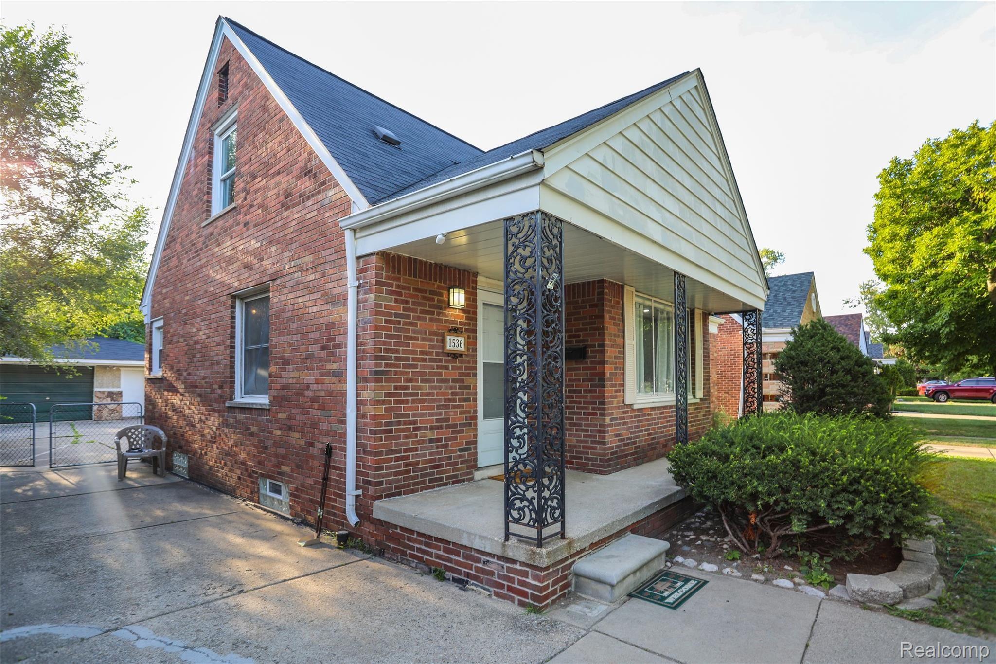 1536 South Gulley Road Dearborn Heights, MI 48125 - Photo 3 of 31 6C9A4687.jpg