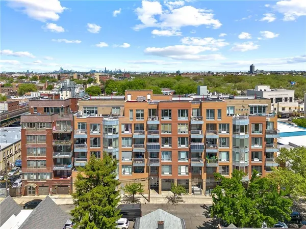 $680,000 | 71 Village Road North, Unit 3E | Gravesend