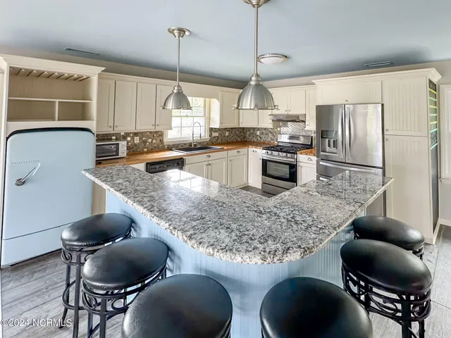 $2,550 | 7301 Sound Drive, Unit EAST, Emerald Isle, NC 28594