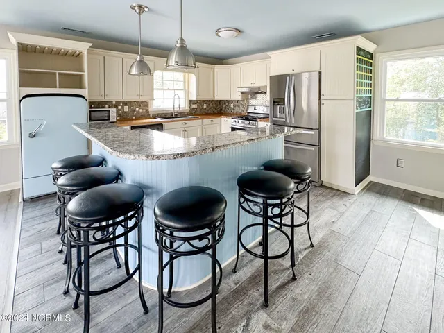 $2,550 | 7301 Sound Drive, Unit EAST, Emerald Isle, NC 28594