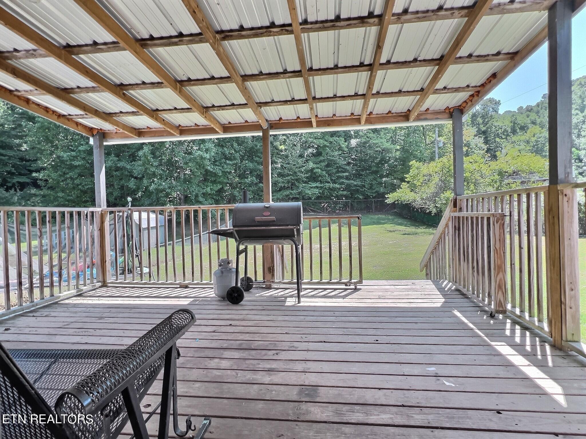 542 Young Road La Follette, TN 37766 - Photo 2 of 14 IMG_6110