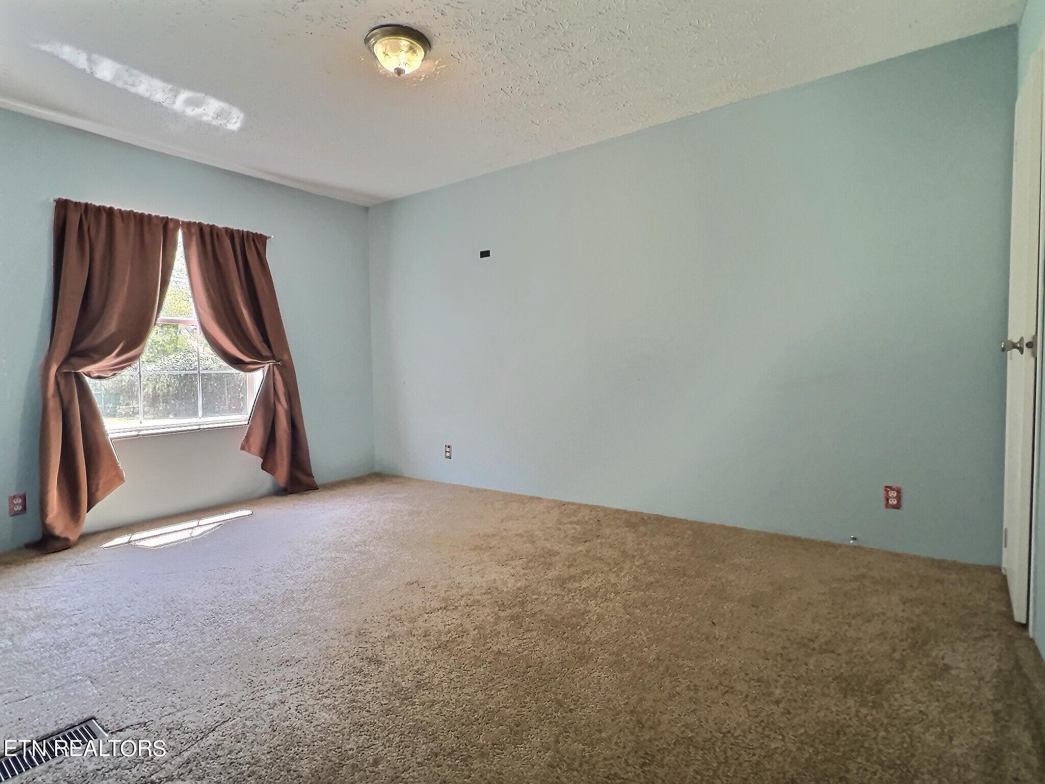 542 Young Road La Follette, TN 37766 - Photo 6 of 14 IMG_6107